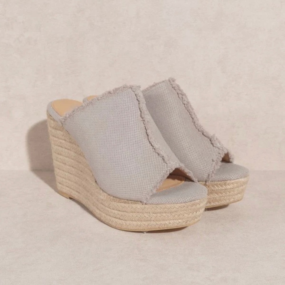 Oasis Society Bliss Distressed Linen Wedge